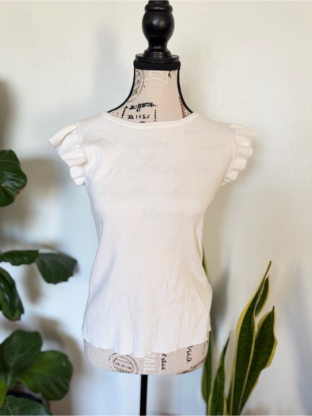 Tahari White Ruffle Cap Sleeve Knit Top